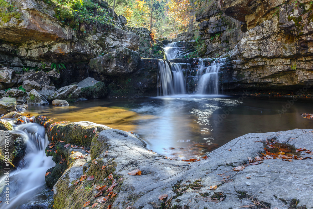 Fototapeta premium Waterfall of Puente Ra, Sierra Cebollera Natural Park, La Rioja, Spain