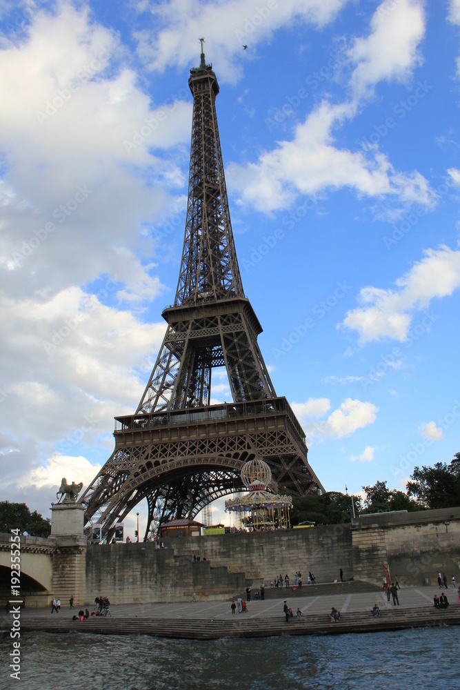 Fototapeta premium Eiffel Tower from the river Seine.