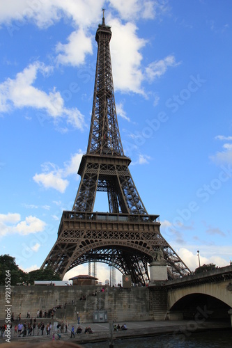 Fototapeta Naklejka Na Ścianę i Meble -  Eiffel Tower from the river Seine.