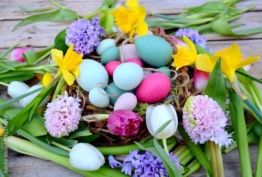 Ostern - Blumenstrauß mit Eiern Ostern - Blumenstrauß mit Eiern