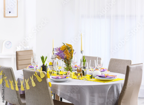 Beautiful festive Easter ta...