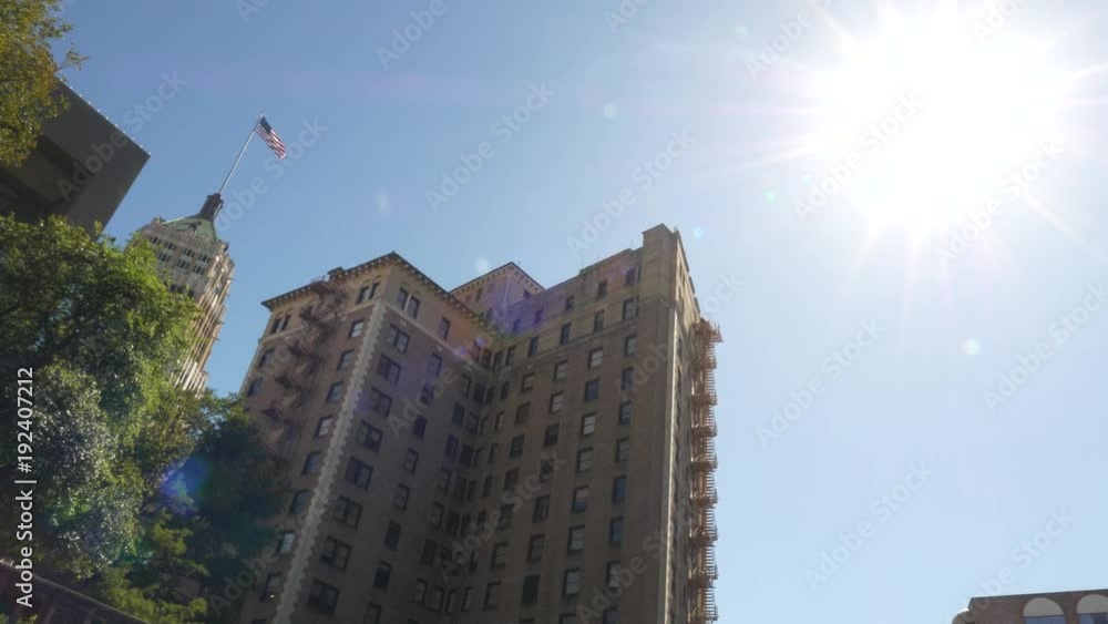 Sun Flare High Rise Building Along the River Walk in San Antonio vídeo ...