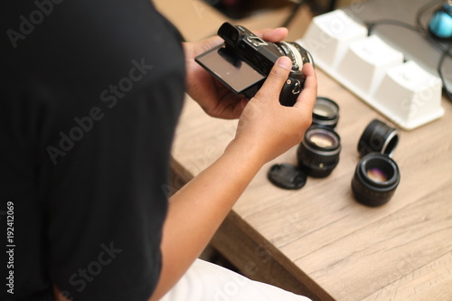 hand holding the camera