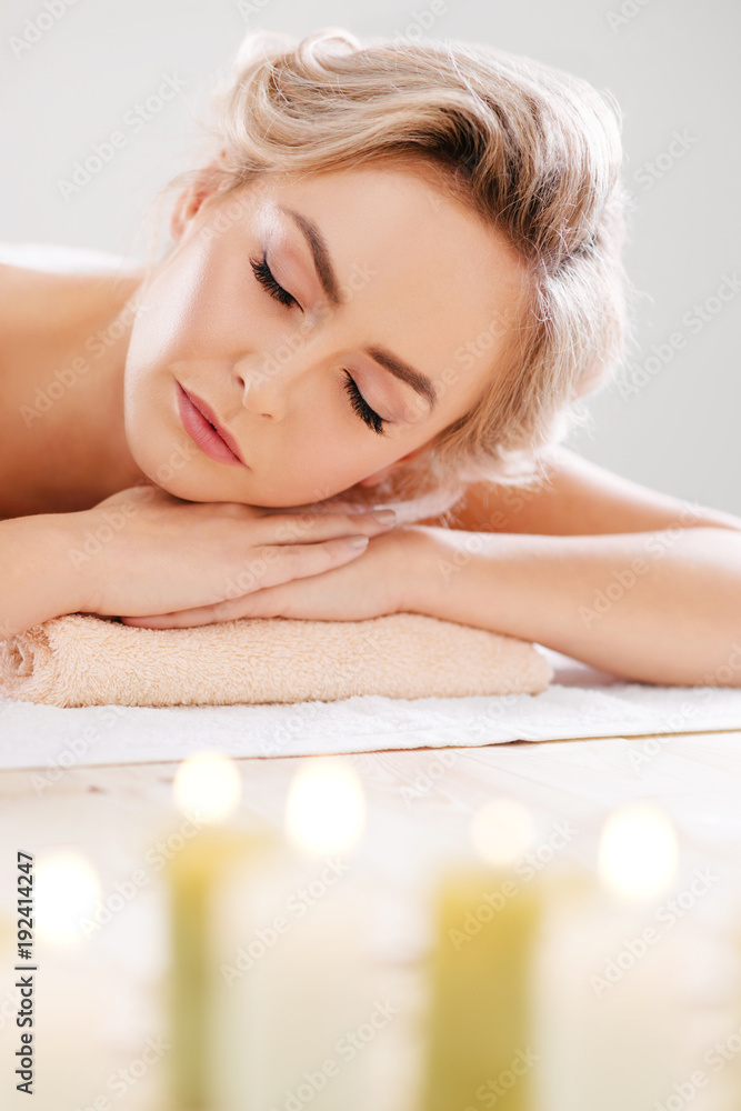 Obraz premium Young, beautiful and healthy girl relaxing in spa salon. Rejuvenation therapy and massaging treatments. Recreation concept.