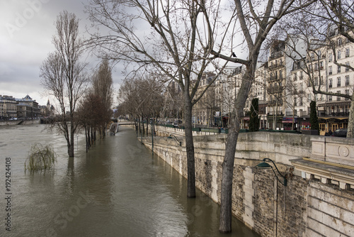 Paris flood, the banks of the seine are flooded the seine is meters © FreeProd