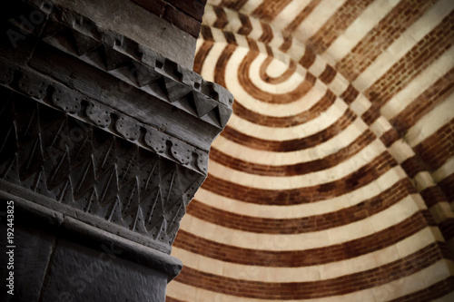 Fotografi Romanesque capital in an italian medieval abbey
