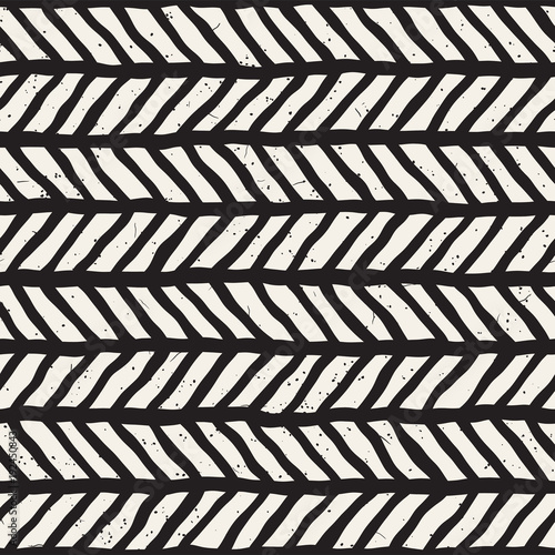 Hand drawn style seamless pattern. Abstract geometric tiling background in black and white. Vector doodle line lattice
