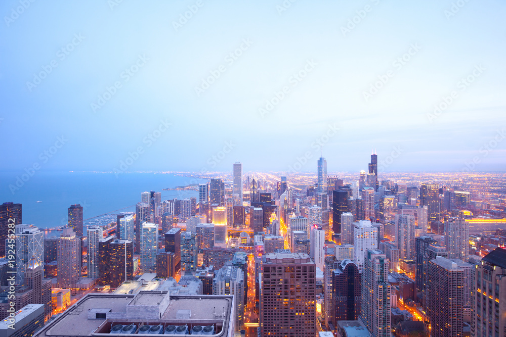 Obraz premium Podwyższony widok w centrum Chicago, Illinois