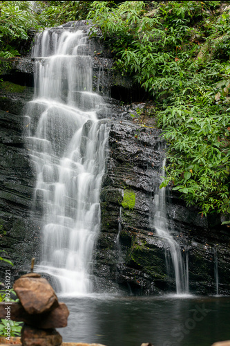 Fototapeta Naklejka Na Ścianę i Meble -  waterfall cerrado 