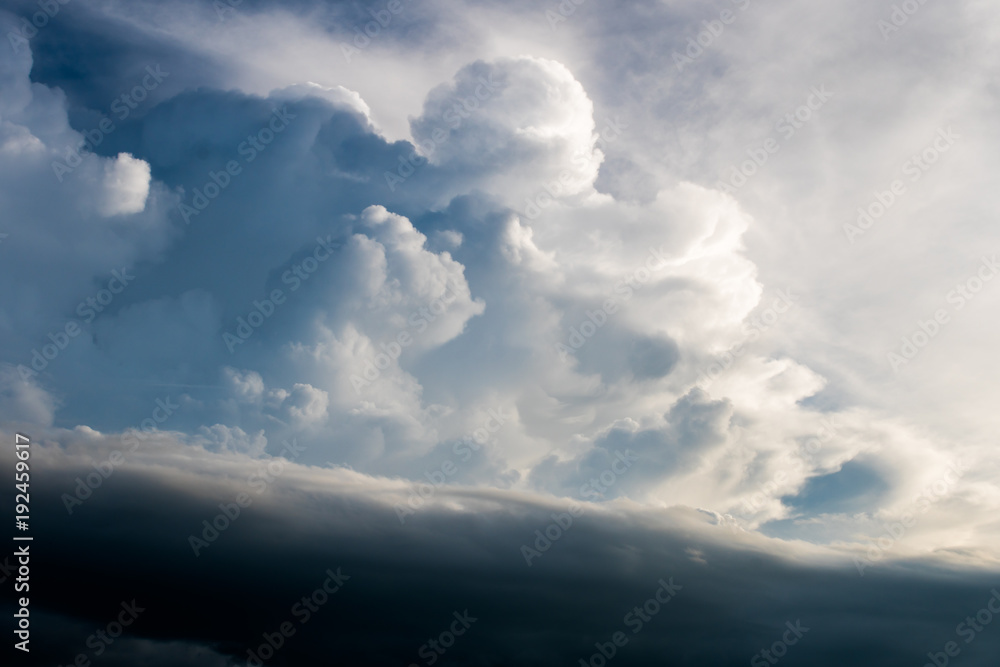 Obraz premium colorful dramatic sky with cloud at sunset.