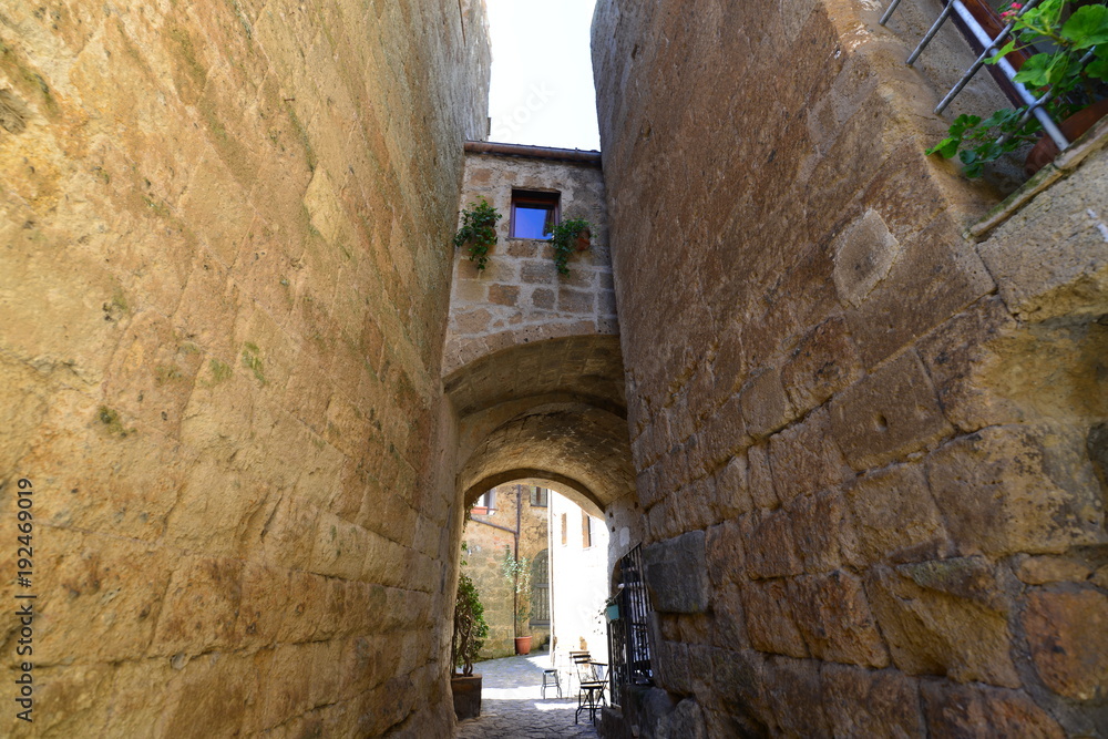 Obraz premium チヴィタ・ディ・ バニョレージョ, 天空の城