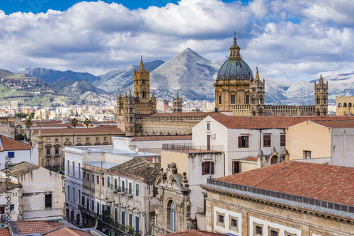 Skyline della città di Palermo visto dai tetti, Italia