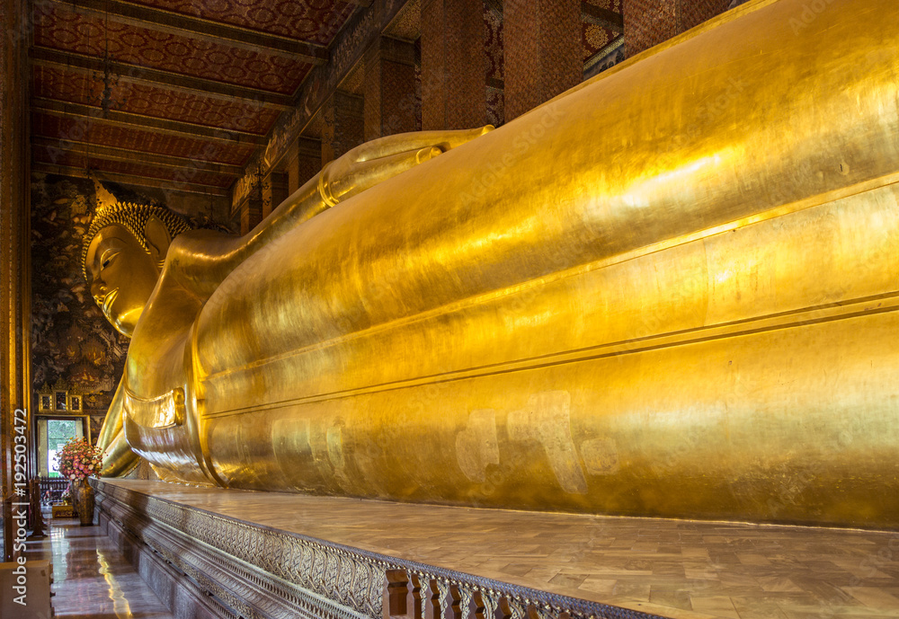 Fototapeta premium Giant reclining buddha at Wat Pho Temple in Bangkok