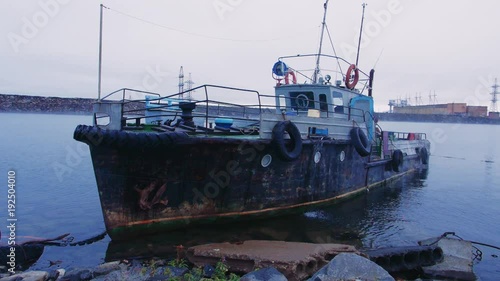 баркас на Енисее
