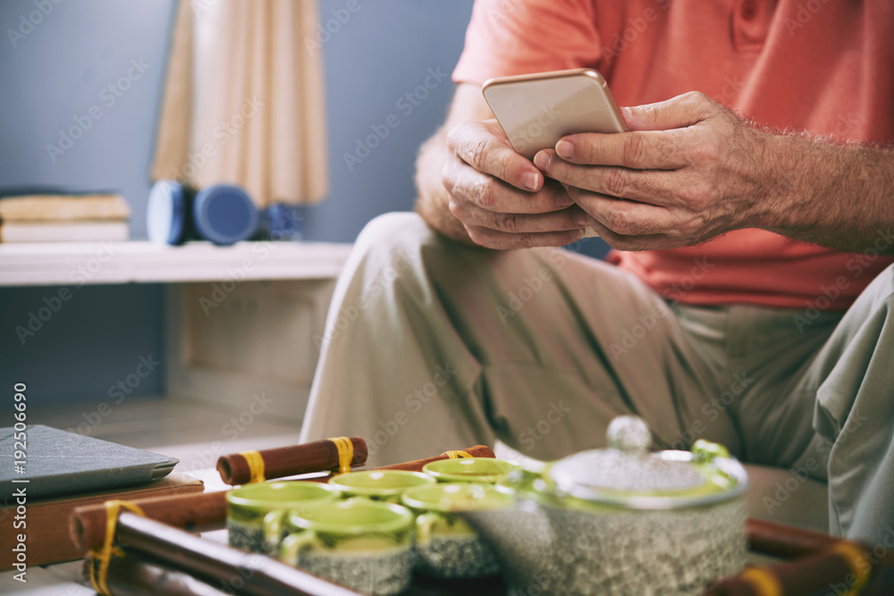 Using smartphone over tea Using smartphone over tea