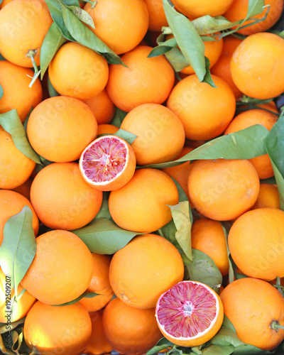Tableau sur toile oranges at grocery shop - tarocco blood orange - sanguine orange