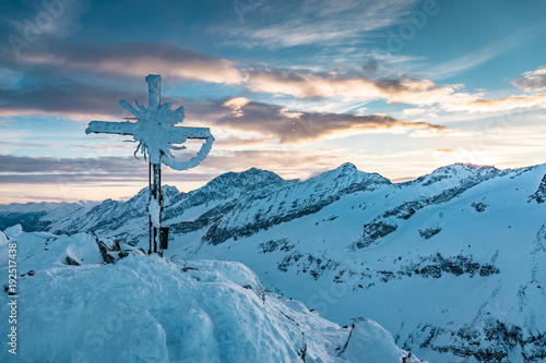 Gipfelkreuz im Winter © christophstoeckl