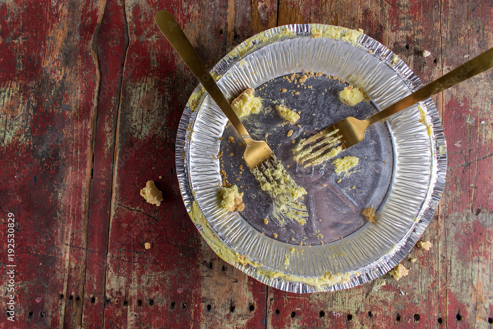 Empty pie tin with two forks on rustic wood table top view Stock Photo
