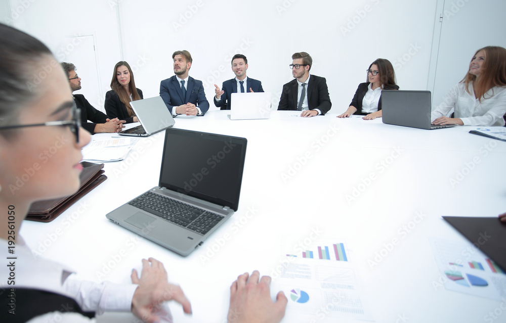 meeting of shareholders of the company at the round - table. - obrazy, fototapety, plakaty 