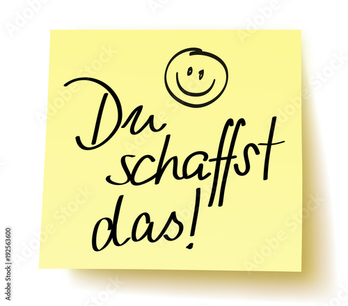 Quadratisches gelbes Postit mit der Handschrift: „Du schaffst das!“ und handgezeichnetem Smiley  –Vektor, freigestellt