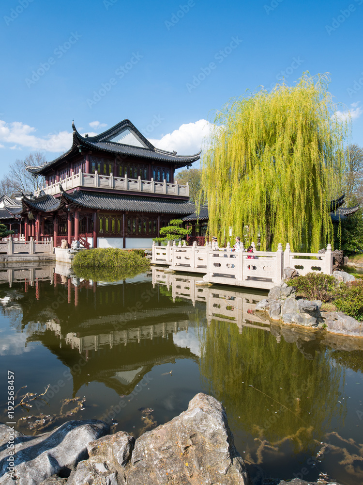 Teehaus im chinesischen Garten im Luisenpark Mannheim StockFoto