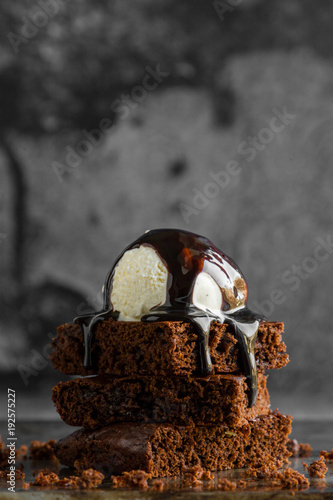 brownie with ice cream