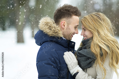 Couple in love in winter scenery     © pikselstock