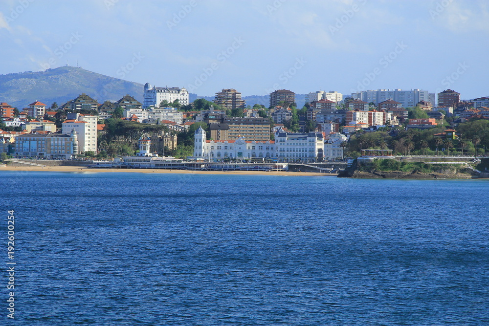 Bahía de Santander con el mar en primer plano y el Sardinero al fondo (Cantabria - Spain) Bahía de Santander con el mar en primer plano y el Sardinero al fondo (Cantabria - Spain)