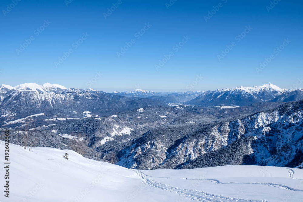 Winterpanorama über die bayrischen Alpen