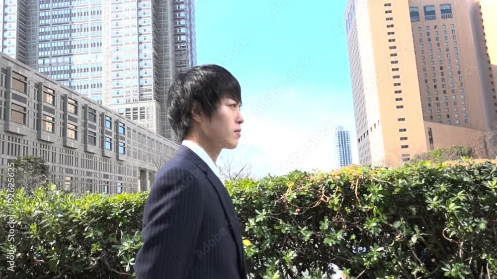 歩くビジネスマン　スーパースロー　8倍速　横顔