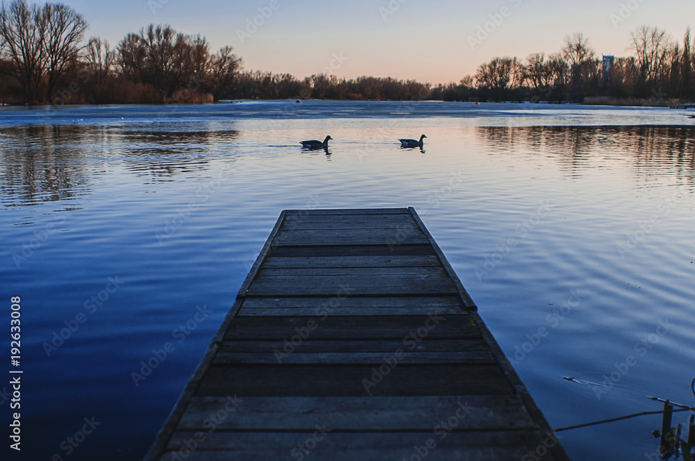 Obraz premium Lake at Sunset