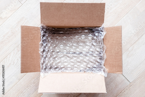 Obraz na płótnie Plastic wrap with big bubbles in carton box