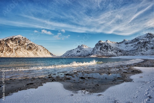 Lofoten, with its diverse topography, has great local weather variations due to its tall mountains and different islands. This means that while one part of Lofoten may experience heavy snow and overca