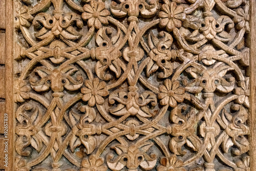текстура из резного деревянного арнамента исламской культуры