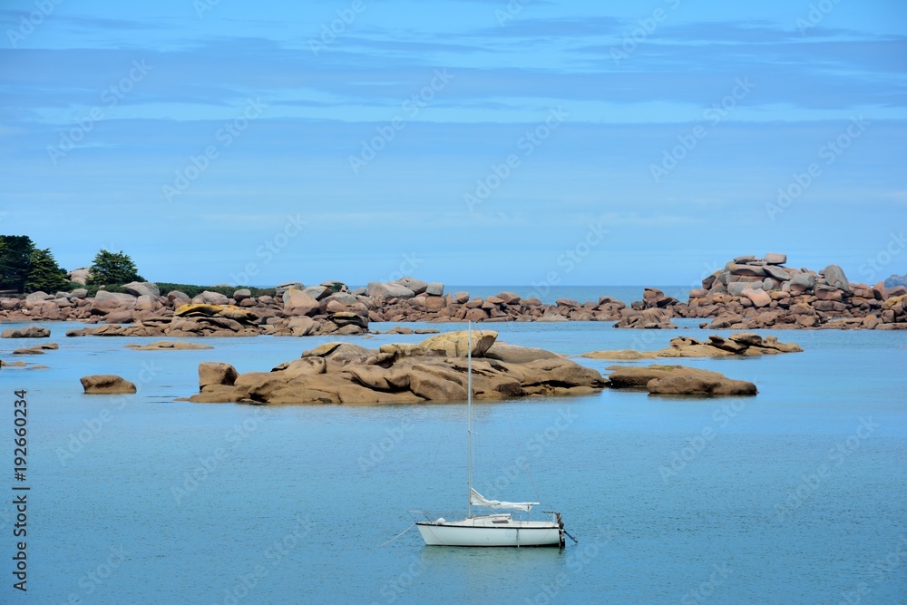 Naklejka premium La côte de granit rose en Bretagne à Ploumanach Tourony