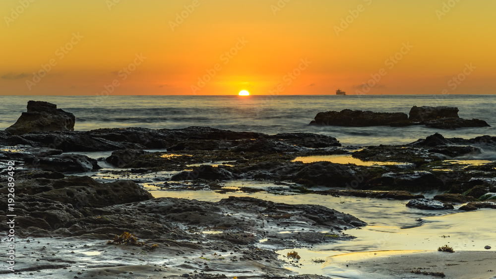 Naklejka premium Sunrise Seascape