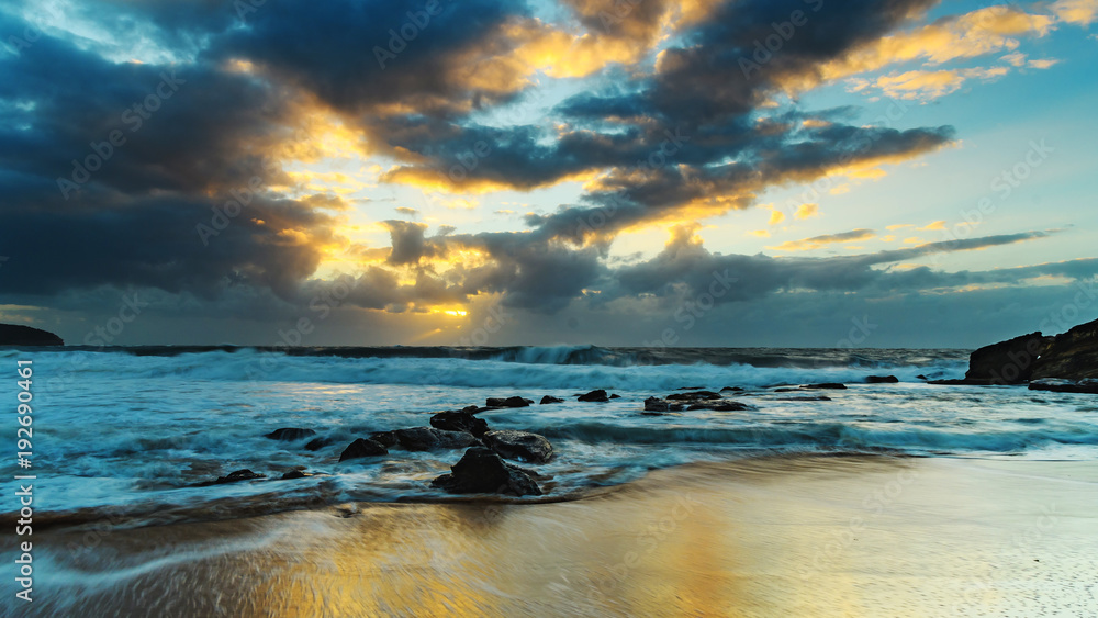 Naklejka premium Sunrise Seascape with Big Surf