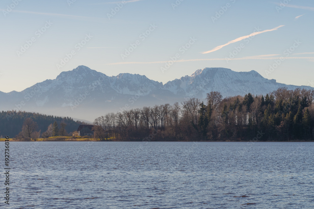 Der Abtsdorfer im Berchtesgadener Land an einem klaren Morgen im Winter