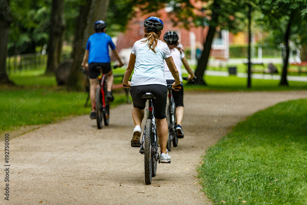 Fototapeta premium Healthy lifestyle - people riding bicycles in city park