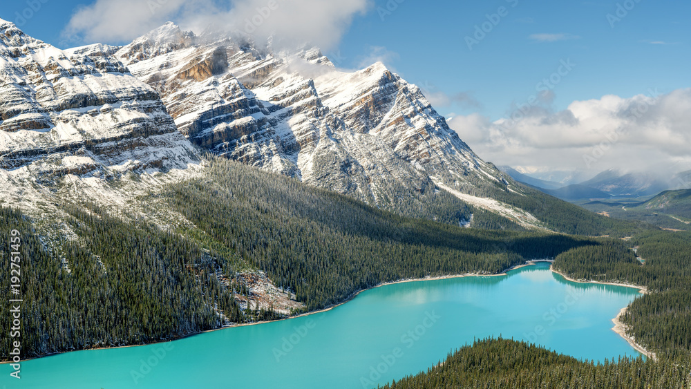 Obraz premium Autumn Snow at Peyto Lake from Bow Summit - Banff National Park