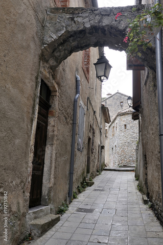 Fototapeta Naklejka Na Ścianę i Meble -  Alleyway inside the small village of Navacelles