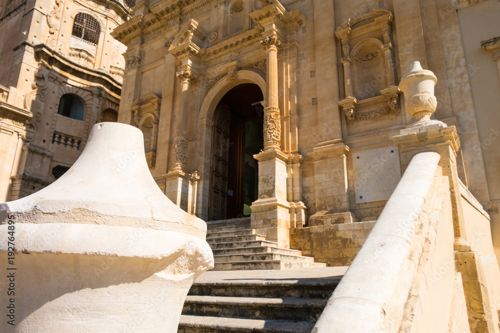 Obraz premium A glimpse of the late baroque architecture in Noto, Italy