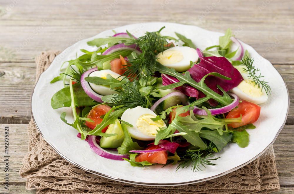 Fresh vegetable salad with egg.