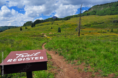 Φωτογραφία Trail Register at Hiking trailhead in Rocky Mountains, Colorado