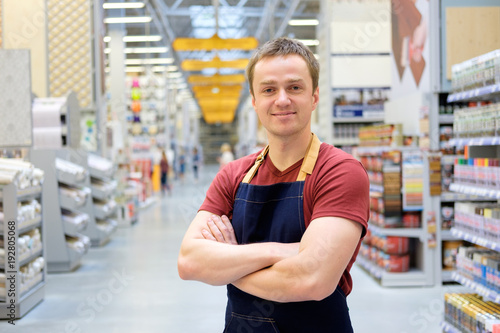 Obraz na plátně salesman at construction super store