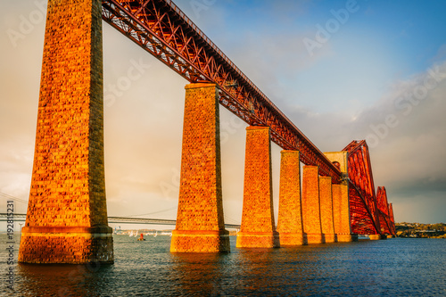 Obraz na płótnie Forth Rail Bridge bathed in the beautiful sunset light w salonie