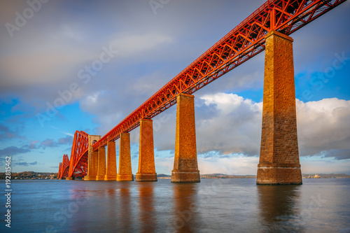 Obraz na płótnie Forth Rail Bridge bathed in the beautiful sunset light w salonie