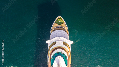 Foto Aerial view large cruise ship at sea, Passenger cruise ship vessel, Large Cruise ship sailing across the Gulf of Thailand