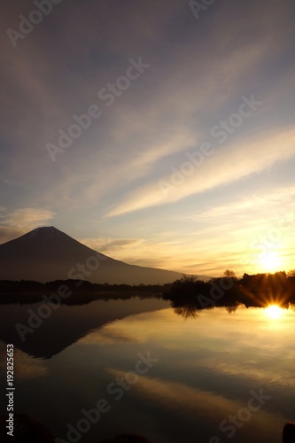 富士山　初日の出 © TMM.com