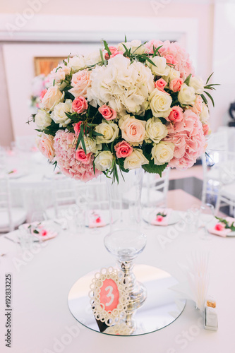 Fototapeta Naklejka Na Ścianę i Meble -  Wedding bouquet on the table with cutlery